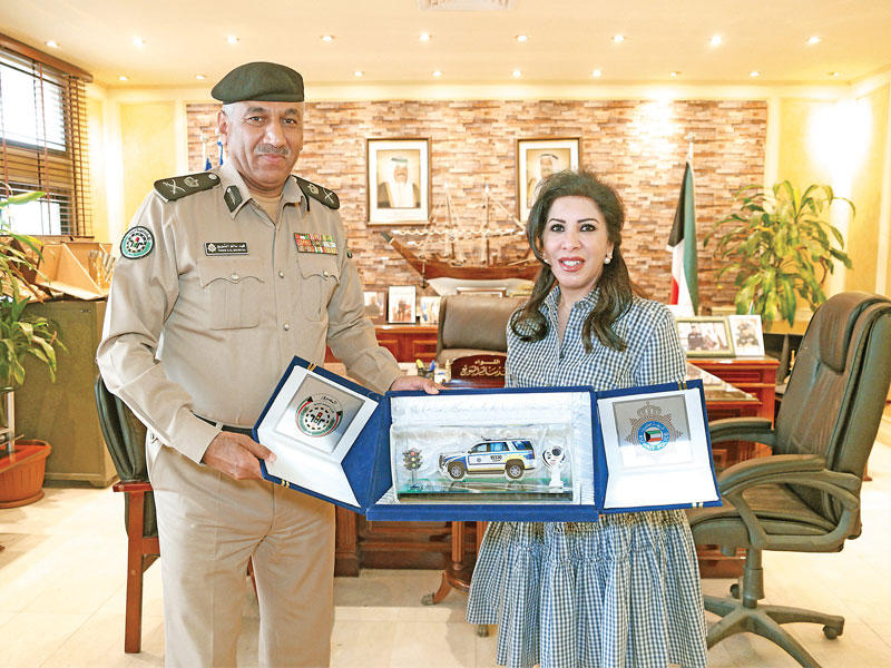 أماني الورع تتسلم التكريم