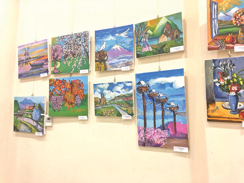 جانب من اللوحات 