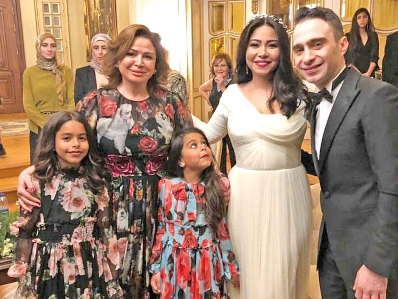 شيرين عبدالوهاب وزوجها وإلهام شاهين