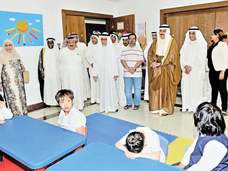 المهنا خلال زيارته مركز المعجل لمتلازمة الداون للأطفال 