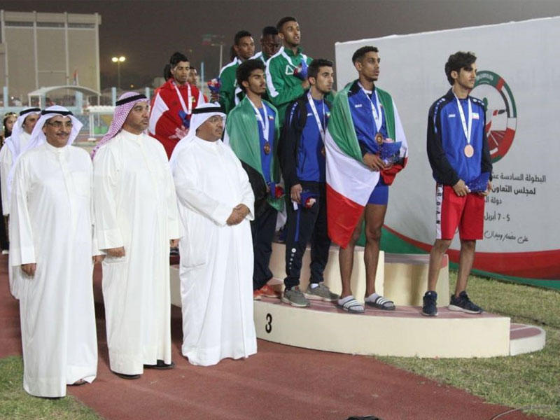 من مراسم تتويج الفائزين في ختام خليجي 16 لألعاب القوى للشباب