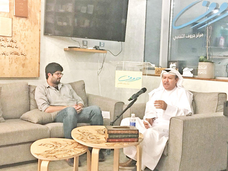 ناصر الظفيري وعبدالعزيز العوضي خلال اللقاء المفتوح