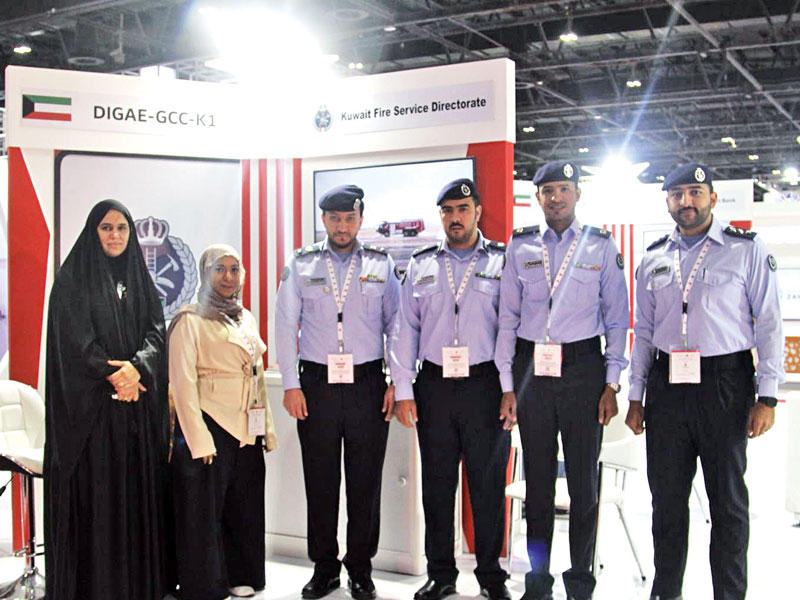 وفد «الإطفاء» بالمعرض