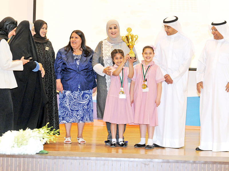 جانب من تكريم الفائزين في مسابقة الرياضيات 