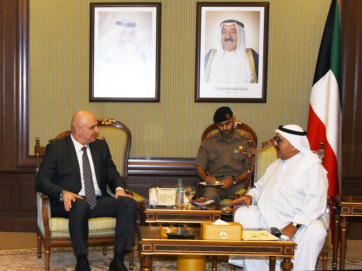 رئيس مجلس الوزراء بالإنابة ووزير الدفاع الكويتي الشيخ ناصر صباح الأحمد الصباح يستقبل قائد الجيش اللبناني العماد جوزيف عون