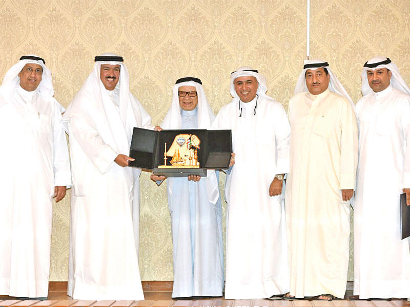 المضف يكرم المعجل بحضور وفد الرابطة