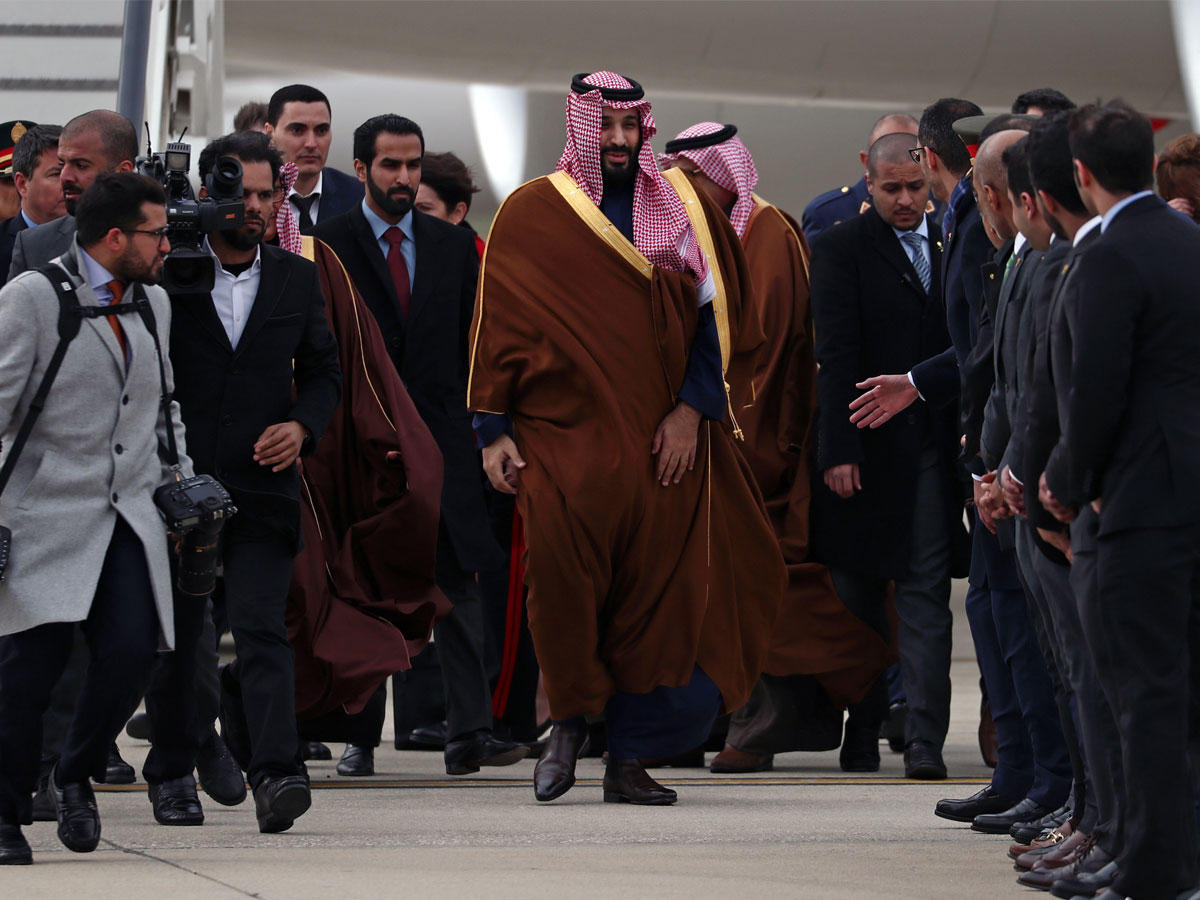 ولي العهد السعودي الأمير محمد بن سلمان لدى وصوله إلى العاصمة الإسبانية مدريد أمس (رويترز)