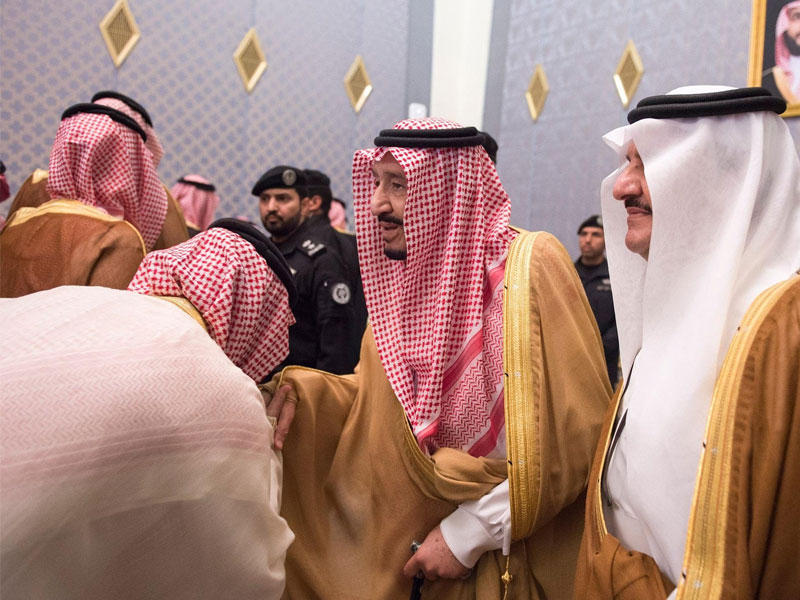 الملك سلمان لدى وصوله إلى الظهران في زيارة للمنطقة الشرقية أمس t(دي بي أيه)n