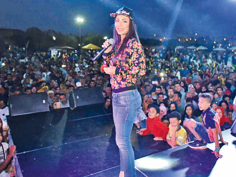 دوللي شاهين