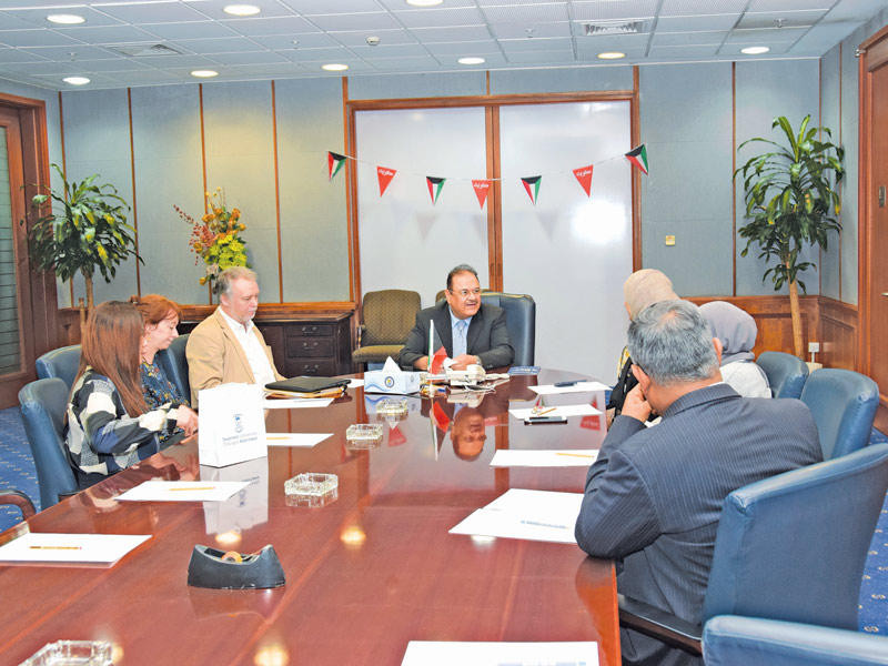 جانب من الاجتماع مع الوفد