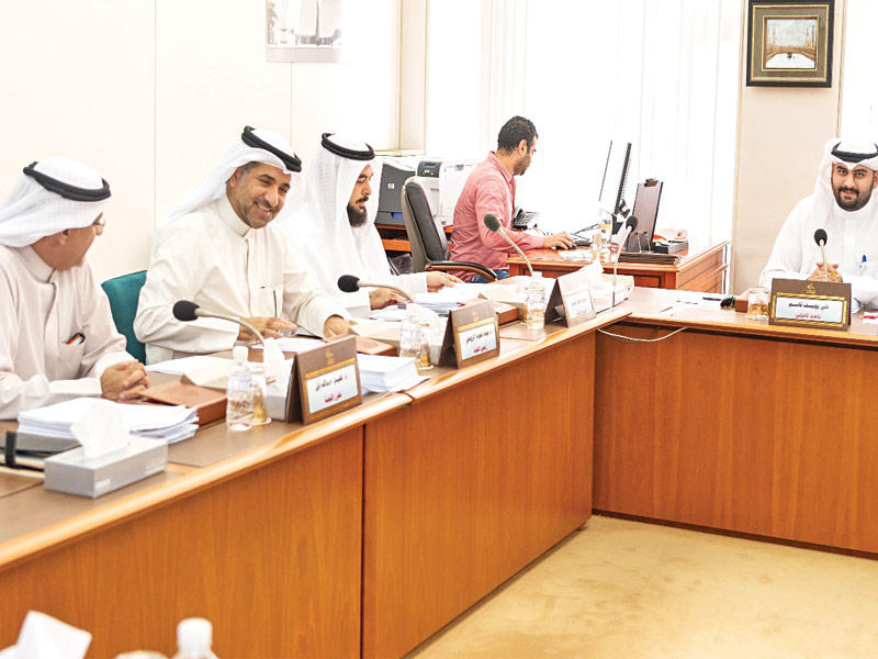 اللجنة التعليمية في اجتماعها أمس