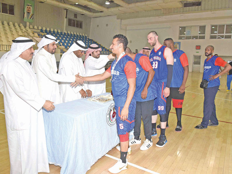 تتويج الفريق البطل