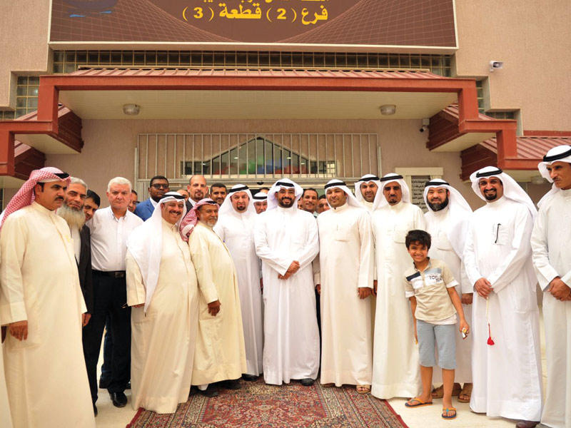 شعيب والحمادي وصورة جماعية عقب الافتتاح