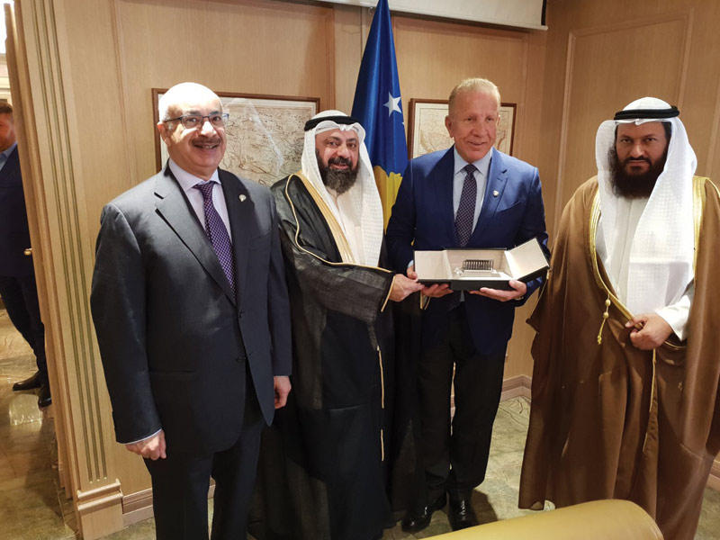 الطبطبائي وهايف خلال لقاءاتهما في كوسوفو