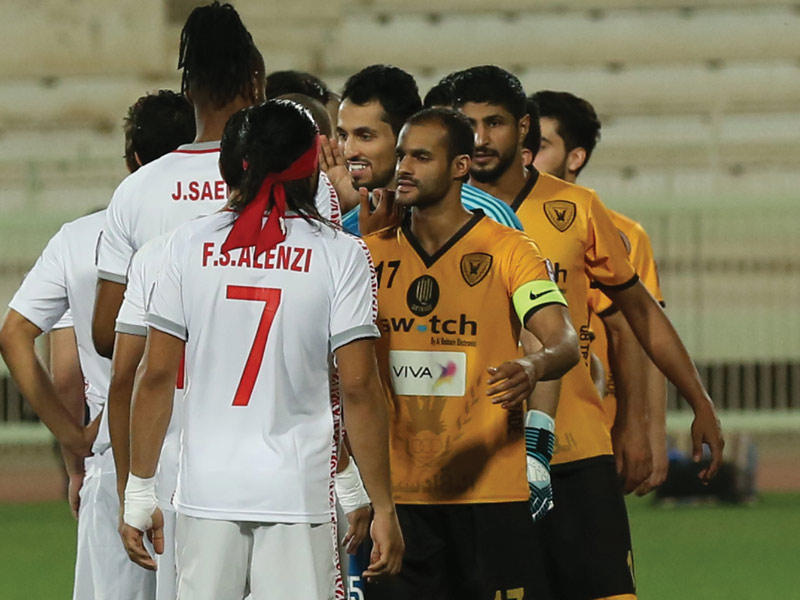 فريقا القادسية والكويت قبل بدء المباراةn