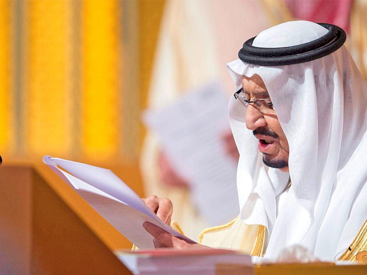 الملك سلمان يفتتح القمة أمس (اي بي أيه)