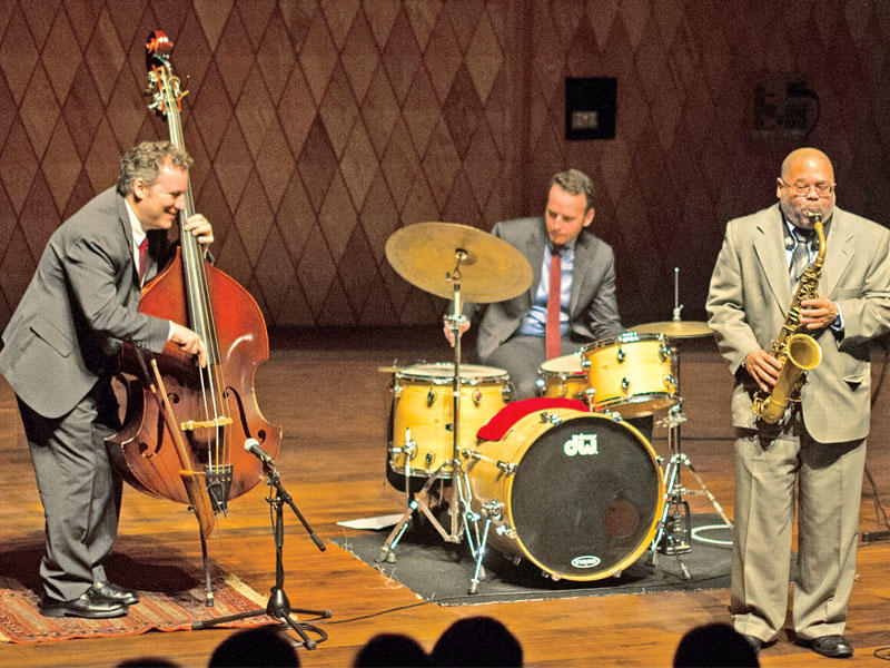 فرقة «زيد ناصر» أثناء الأمسية