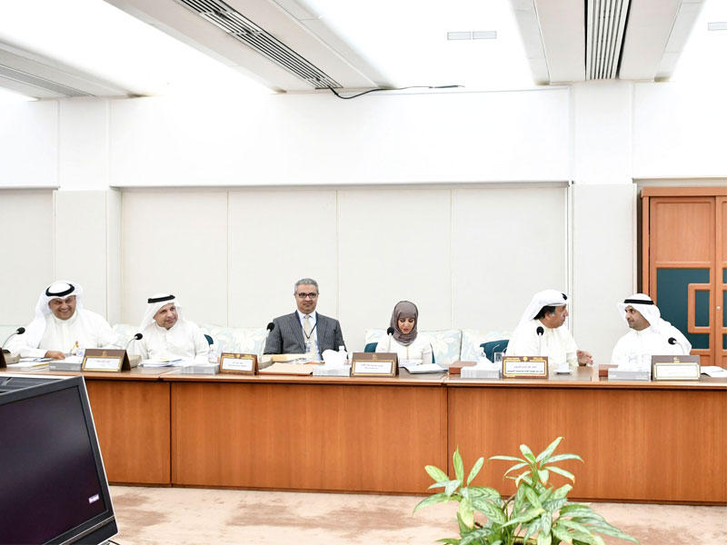 الحجرف والحميضي في اجتماع «المالية» أمس