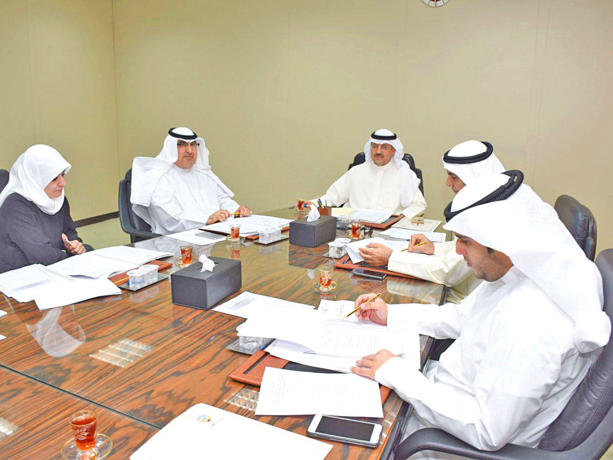 المستشار المسعد مترئساً اجتماع اللجنة  