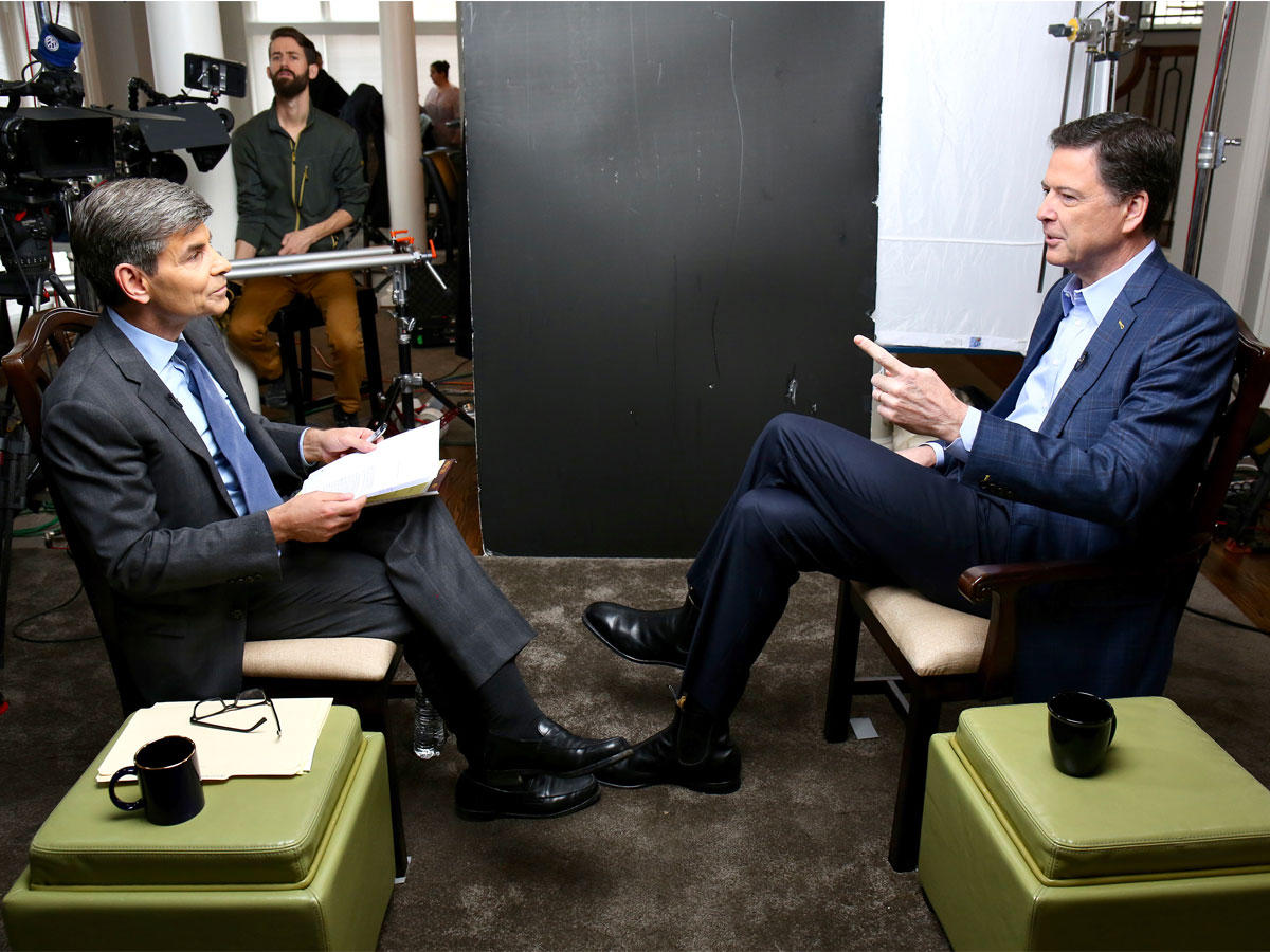 جيمس كومي خلال مقابلته مع الصحافي جورج ستيفانوبولوس على شبكة «آي بي سي»