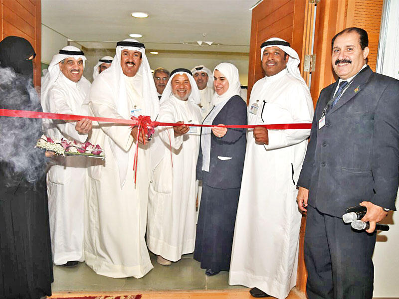 المضف يفتتح معرض الجمعيات العلميةn