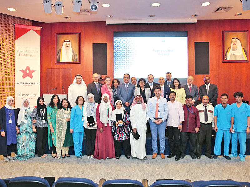 الدويري متوسطاً موظفي «دسمان» المكرمين 