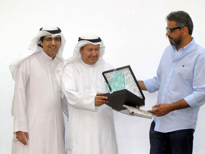 ناصر الظفيري مكرما في الاحتفالية