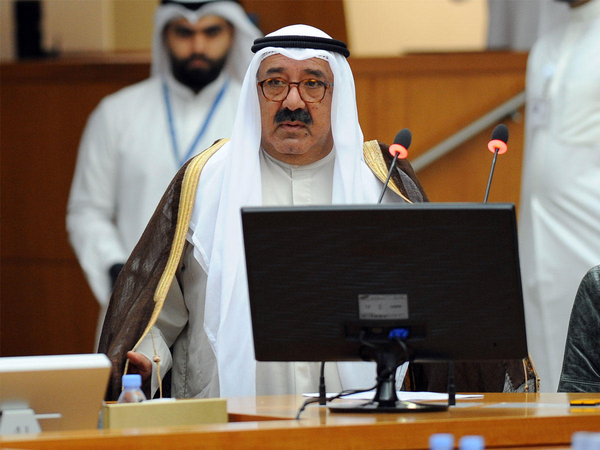 ناصر الصباح متحدثاً خلال الجلسة أمس