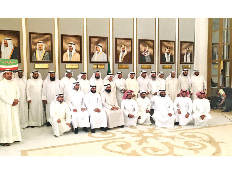 صورة جماعية لنواب ومتهمين بدخول المجلس أمس