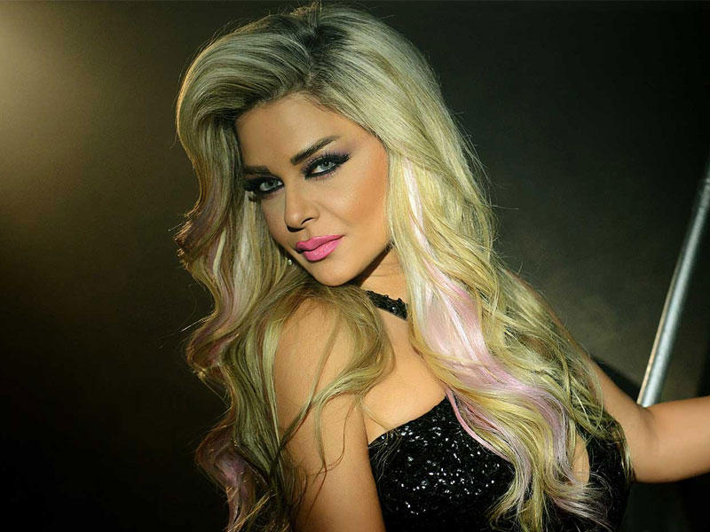  الفنانة اللبنانية مادلين مطر