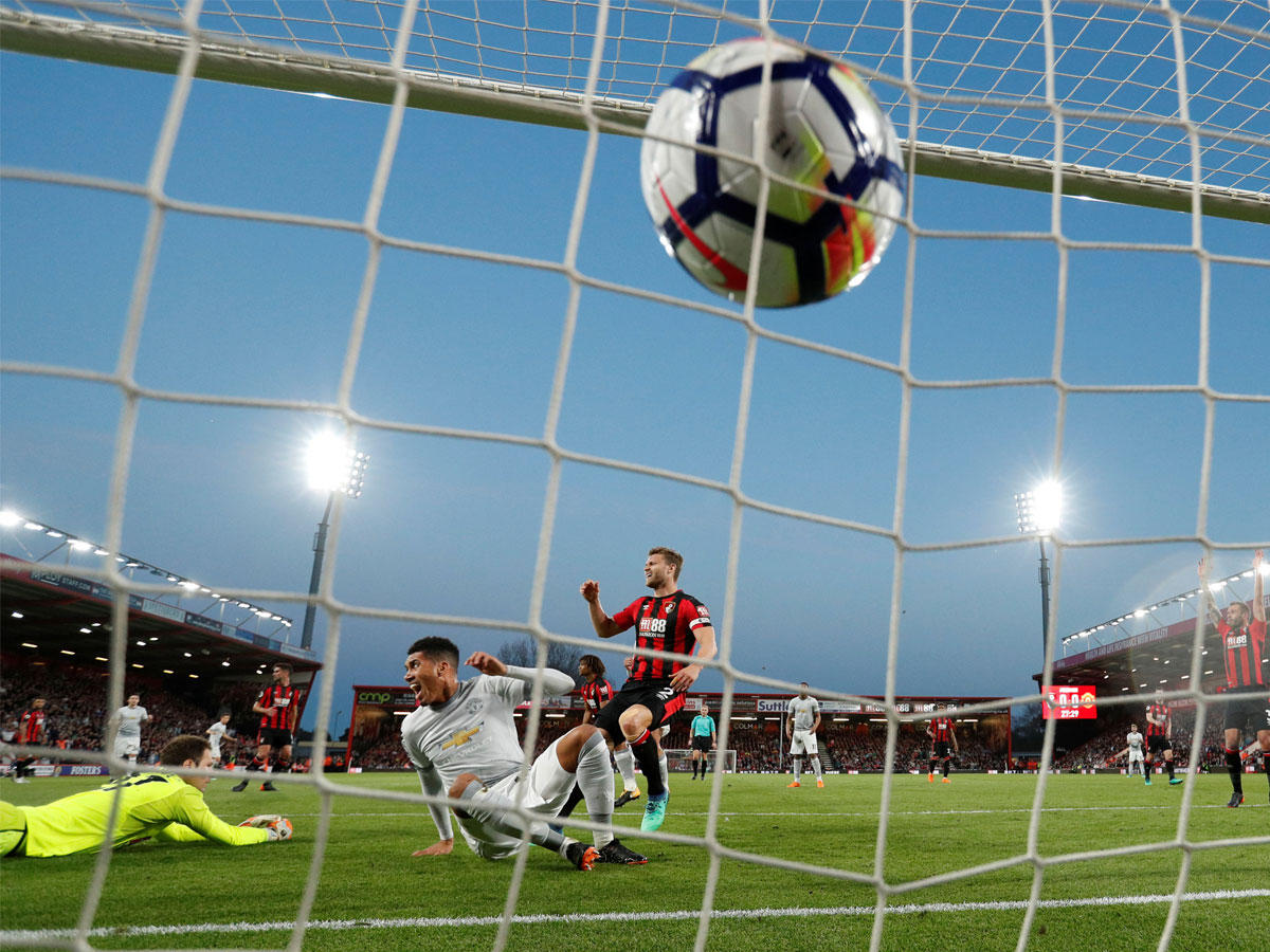 سمولينغ نجم مان يونايتد يحرز الهدف الأول في مرمى بورنموث