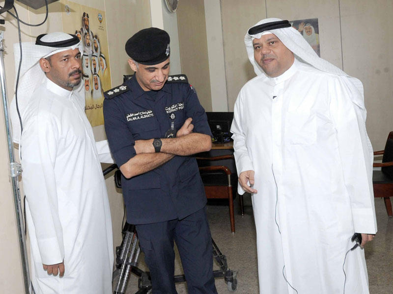 الصانع ومدير إدارة الانتخابات صلاح الشطي 