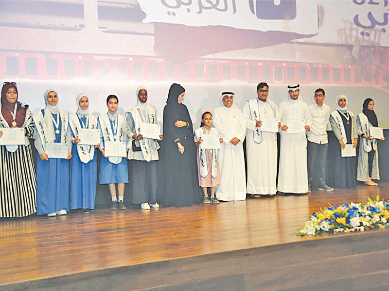 المقصيد متوسطا الطلبة والطالبات الفائزين بالمسابقة