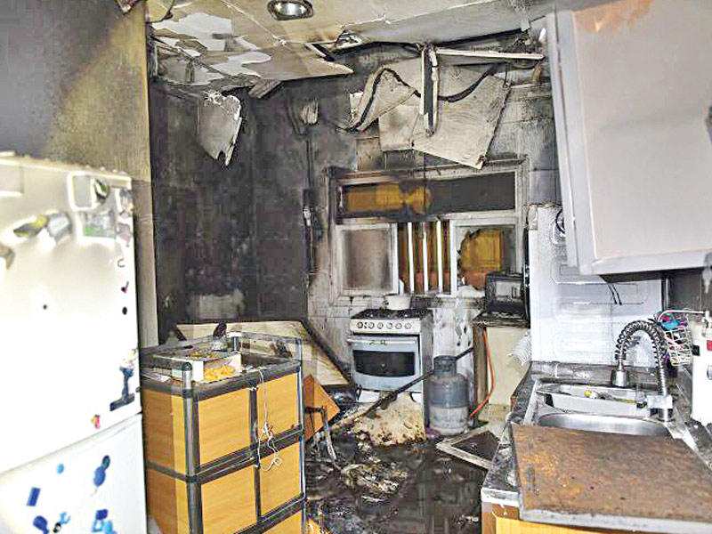 آثار الحريق في المنزل