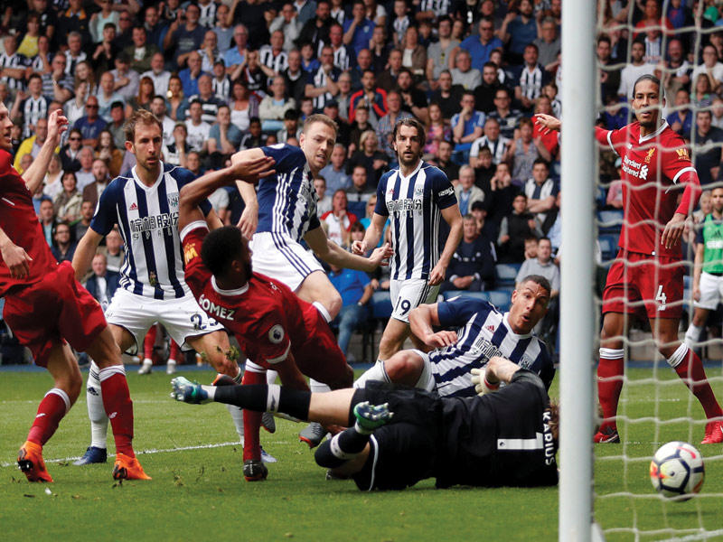 لحظة تسجيل ويست بروميتش الهدف الأول في مرمى ليفربول