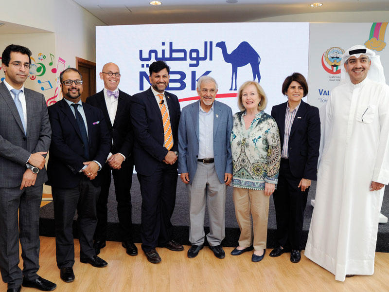 هلال الساير وميثم حسين وعماد العبلاني ومنال المطر وآخرون خلال افتتاح المؤتمر