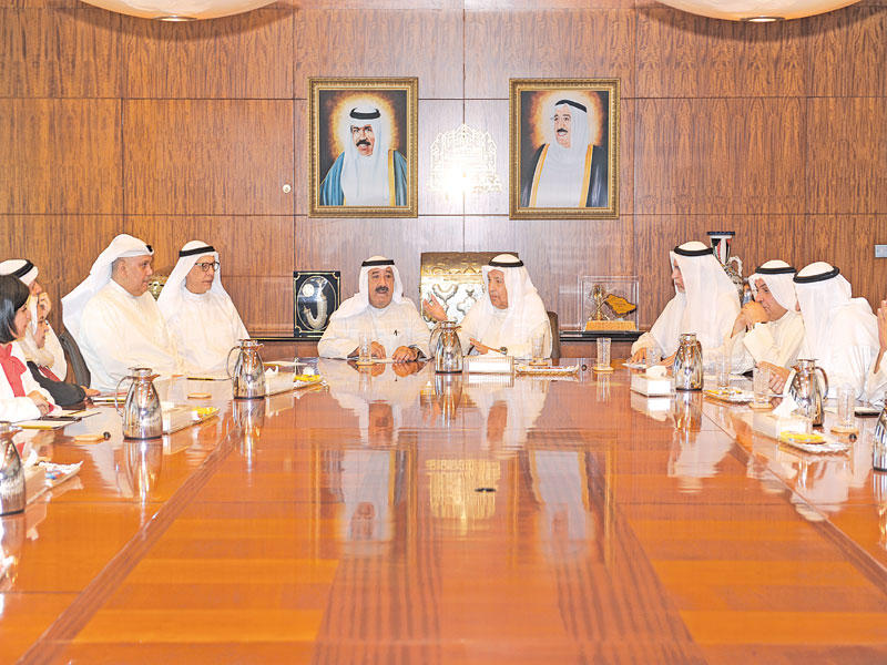 ناصر الصباح خلال زيارته غرفة التجارة