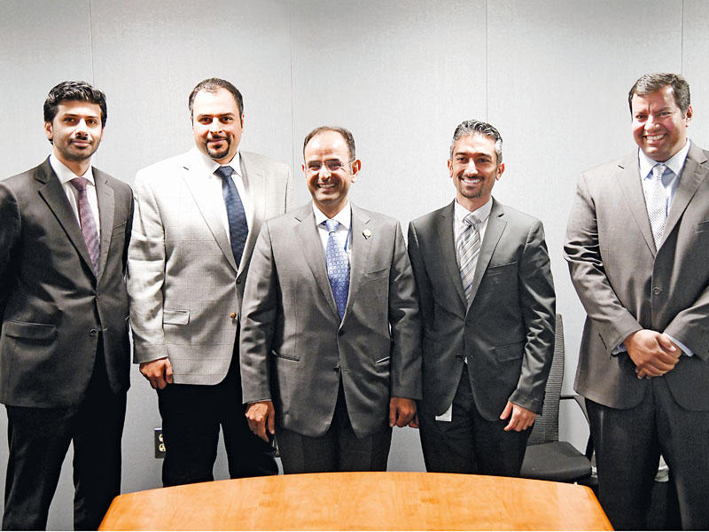 الحجرف خلال لقائه الكويتيين العاملين في مجموعة البنك الدولي