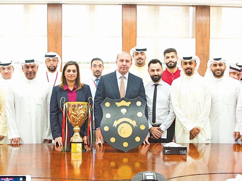 مشاركون في التكريم