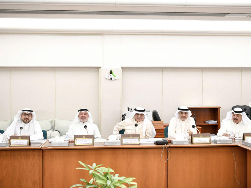 اللجنة المالية في اجتماع سابق