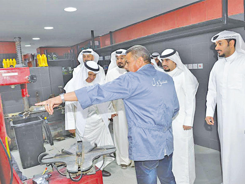 أعضاء مجلس إدارة جمعية العديلية يتفقدون تجديد فرع البنشر