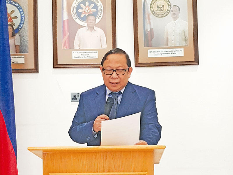 السفير الفلبيني ريناتو أوفيلا