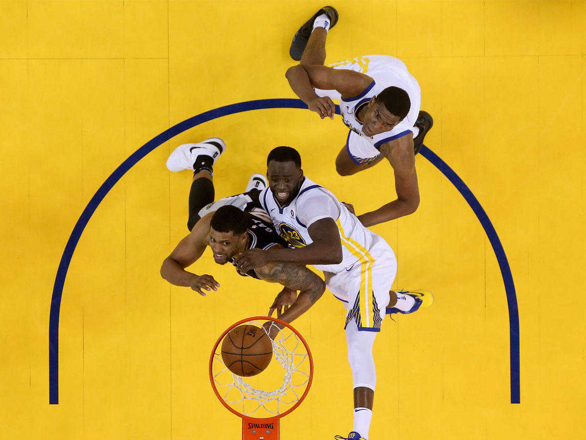 جانب من مباراة غولدن ستايت وسبيرز