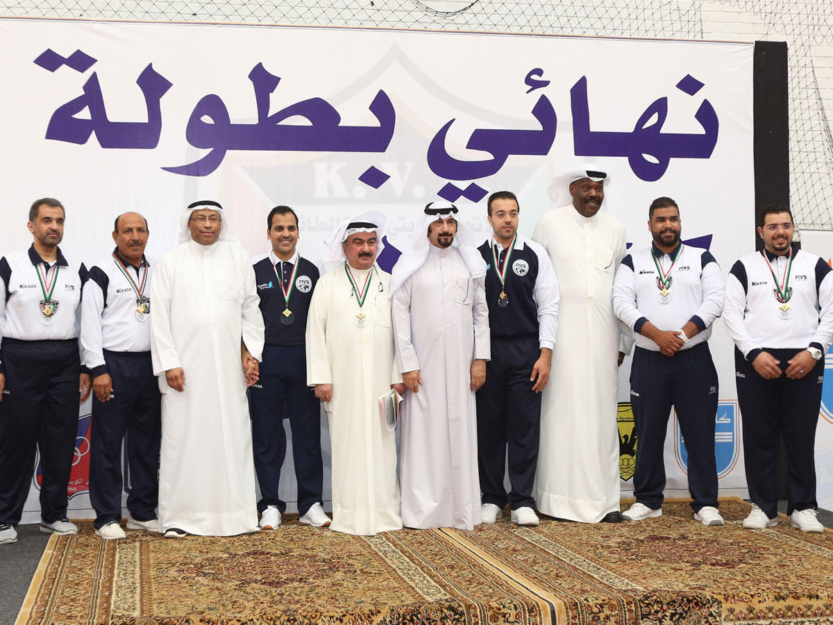 صورة جماعية للحكام المكرمين