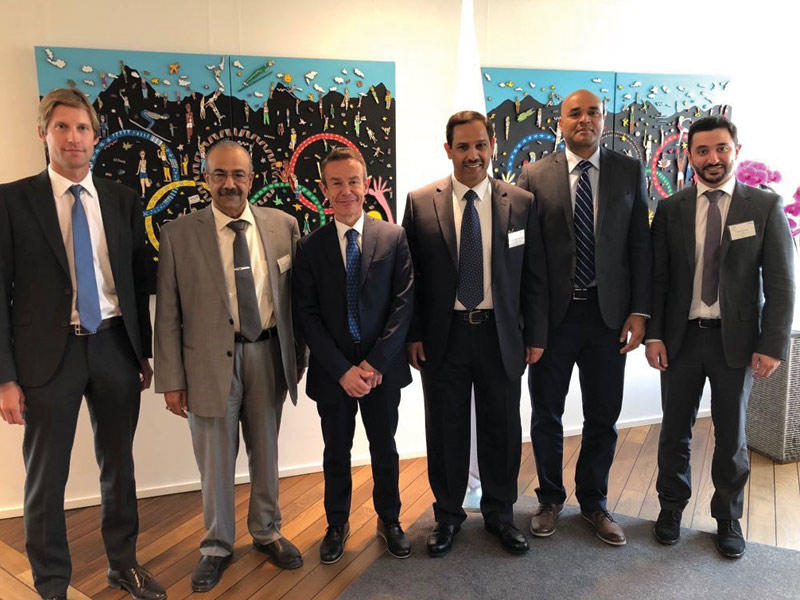 فليطح مع وفد اللجنة الأولمبية الدولية برئاسة ميرو بيرو 