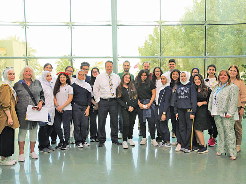 طالبات «الإبداع الأميركية» في «دسمان» 