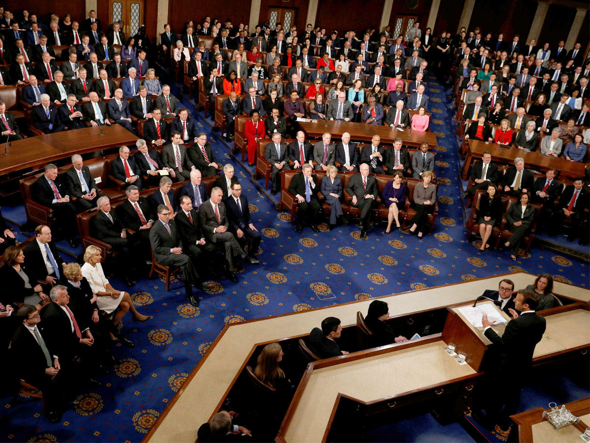 ماكرون أمام الكونغرس أمس (رويترز)