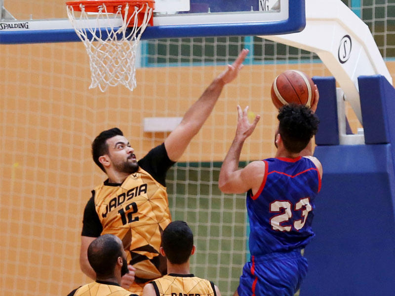 محاولة تسجيل تحت سلة القادسية (تصوير جورج رجي)