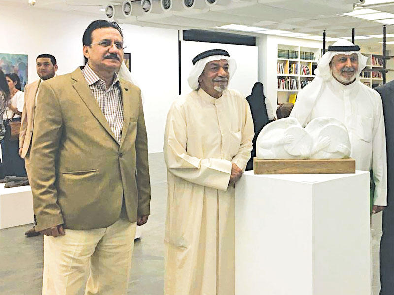 خزعل القفاص متوسطاً عادل الخلف ومحمد الشيباني