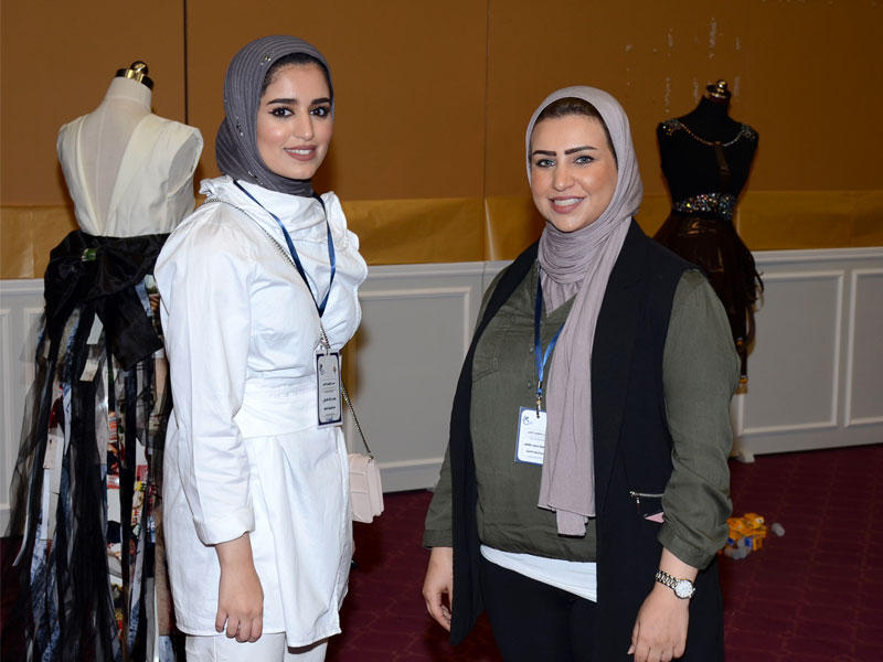 عضوتان لتنظيم المعرض